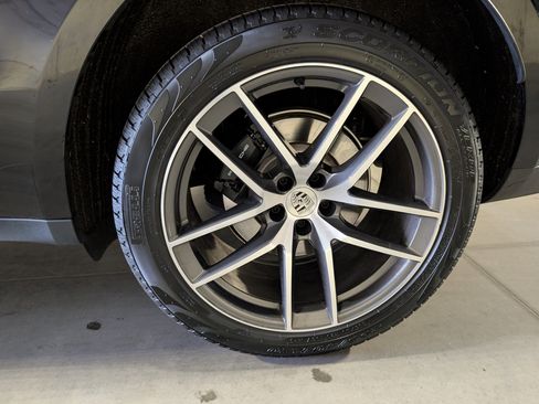 Used 2025 Porsche Macan image 13