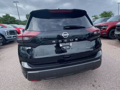 Used 2024 Nissan Rogue S AWD/4WD image 3