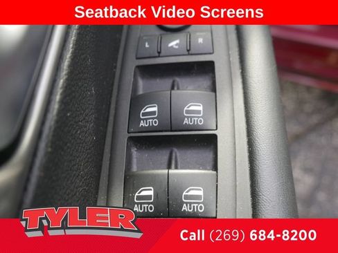 Used 2023 Chrysler Pacifica Limited w/ Uconnect Theater Family Group FWD image 23