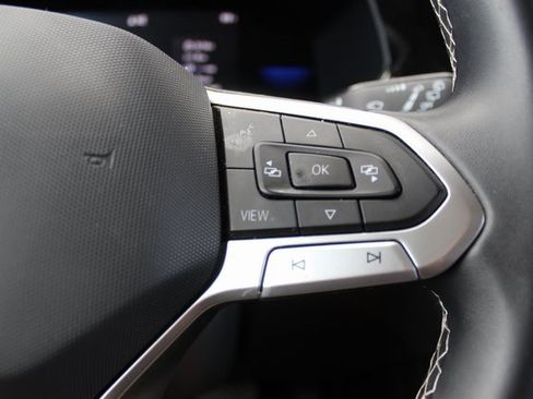 Used 2022 Volkswagen Taos SE w/ Panoramic Sunroof Package image 12