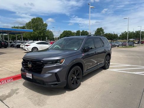 Used 2025 Honda Pilot Black Edition image 2