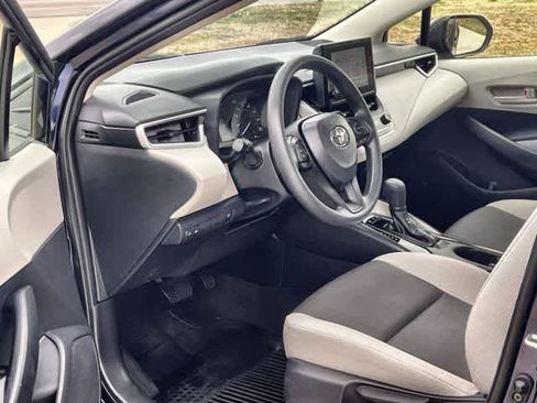 Used 2024 Toyota Corolla LE image 3