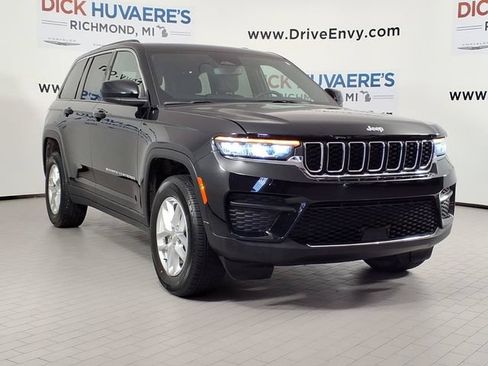 Used 2024 Jeep Grand Cherokee Laredo X w/ Luxury Tech Group I AWD/4WD image 3