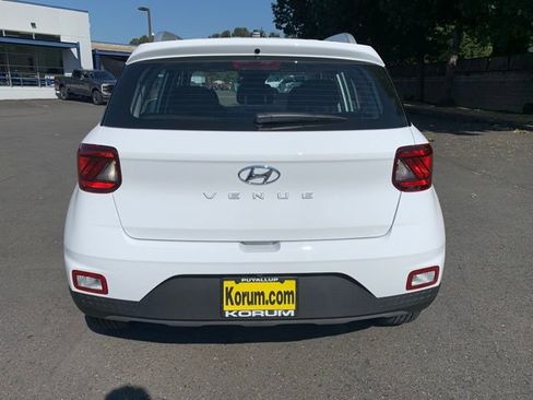 New 2025 Hyundai Venue SEL image 4