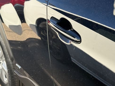 Used 2021 Toyota RAV4 LE image 7