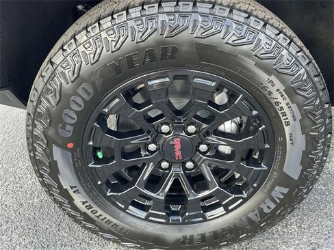 New 2026 GMC Canyon Elevation w/ Convenience Package image 6