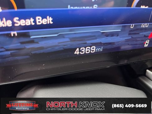 Used 2025 Chevrolet Suburban Premier image 32