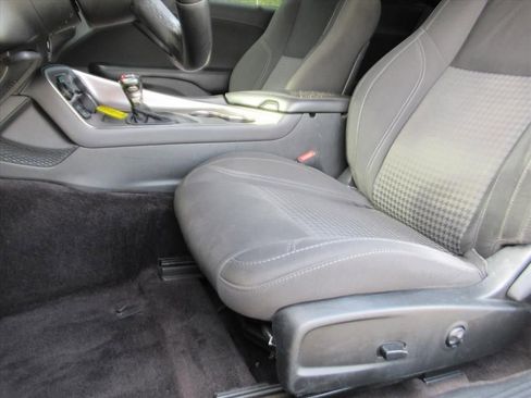 Used 2019 Dodge Challenger SXT image 13