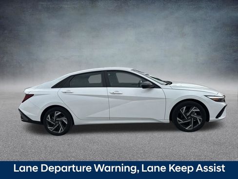 Certified 2025 Hyundai Elantra SEL image 7