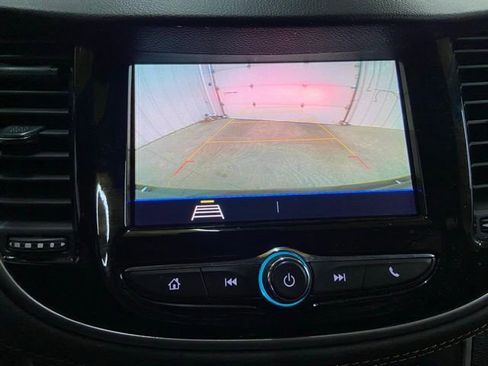 Used 2022 Chevrolet Trax LT w/ LT Convenience Package AWD/4WD image 35