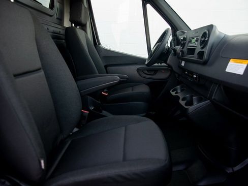 Used 2025 Mercedes-Benz Sprinter 2500 image 30