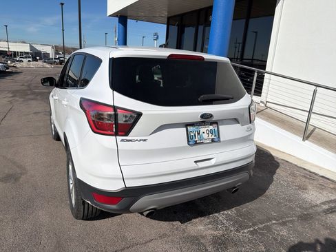Used 2017 Ford Escape SE image 6