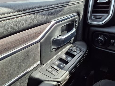 New 2026 RAM 2500 Laramie AWD/4WD image 16