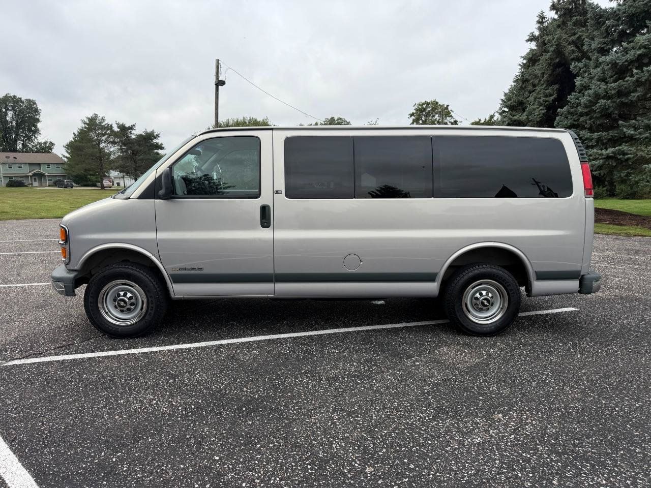 Used 1998 Chevrolet Express 2500 Passenger w/ Preferred Equipment Group RWD image 3
