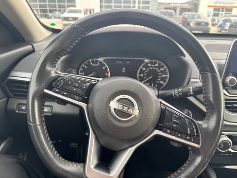 Used 2023 Nissan Altima 2.5 SR FWD image 13