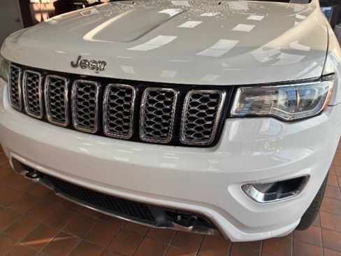 Used 2018 Jeep Grand Cherokee Overland image 9