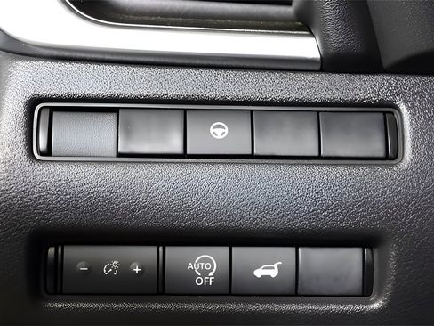 Used 2024 Nissan Rogue SV image 19