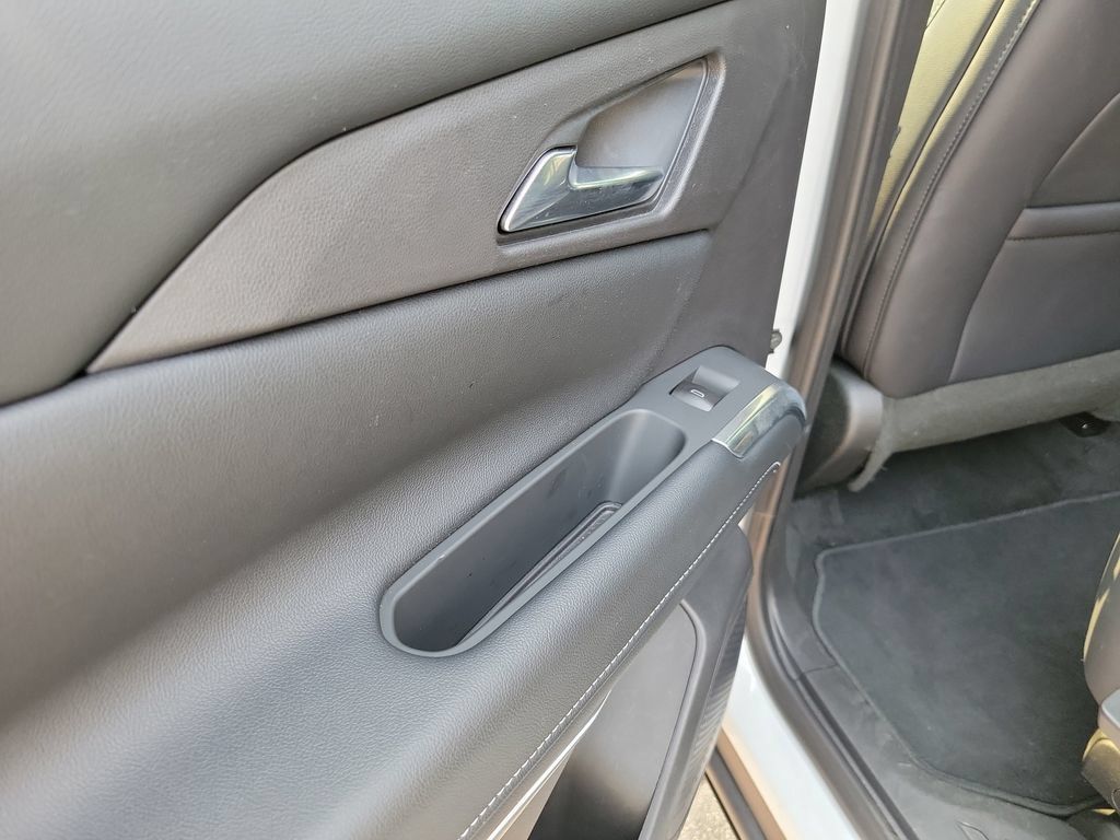 Used 2026 Chevrolet Traverse LT FWD image 19