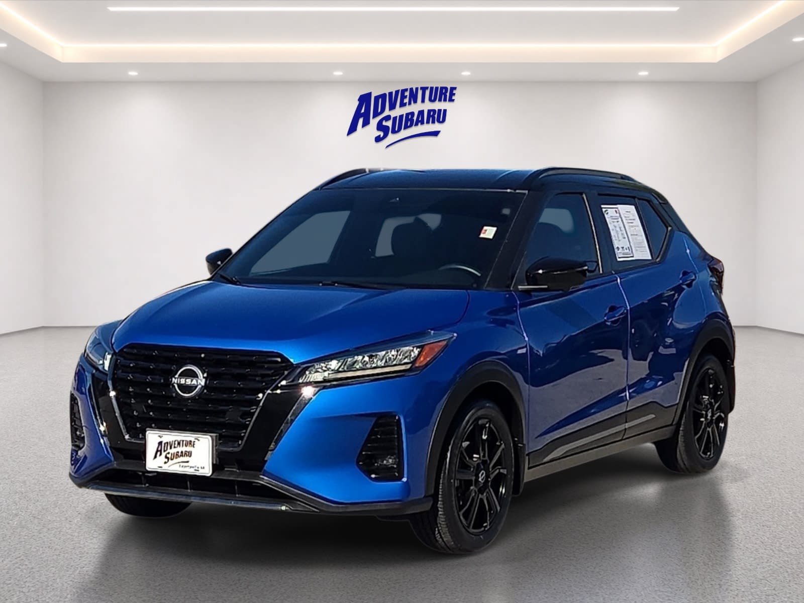 Used 2023 Nissan Kicks SR w/ SR Premium Package FWD image 2