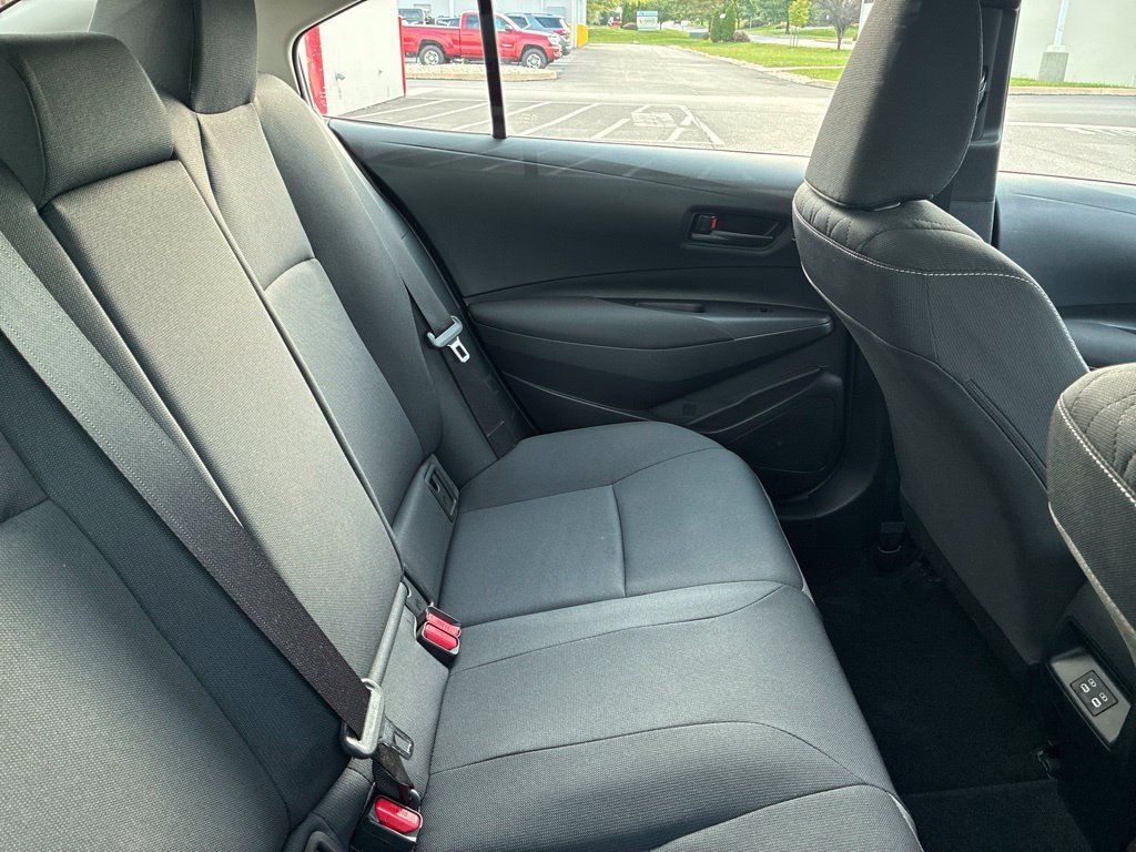 Used 2025 Toyota Corolla LE FWD image 25