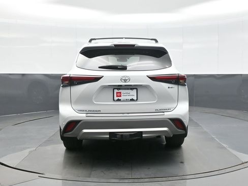 Used 2025 Toyota Highlander Platinum image 6