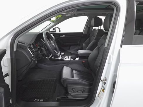 Used 2024 Audi Q5 2.0T Premium w/ Convenience Package image 9