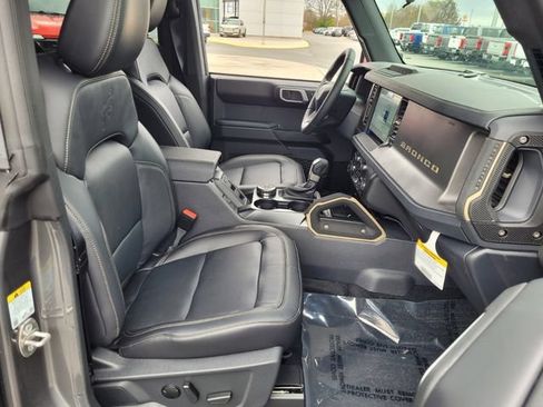 New 2025 Ford Bronco Badlands w/ Sasquatch Package AWD/4WD image 40