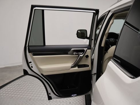 Used 2023 Lexus GX 460 Premium w/ Accessory Package AWD/4WD image 21