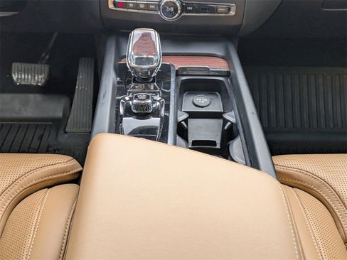 Certified 2023 Volvo XC60 B5 Ultimate w/ Climate Package image 23