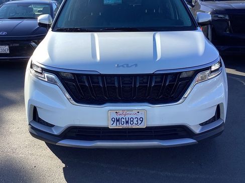 Used 2024 Kia Carnival LX image 5