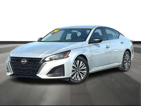 Used 2024 Nissan Altima 2.5 SV image 1