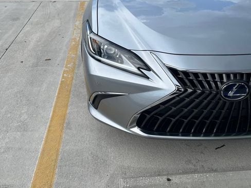 Used 2022 Lexus ES 300h w/ Premium Package FWD image 1
