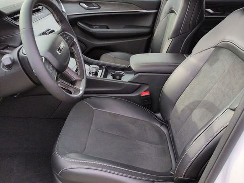 New 2026 Jeep Grand Cherokee L 4WD image 12