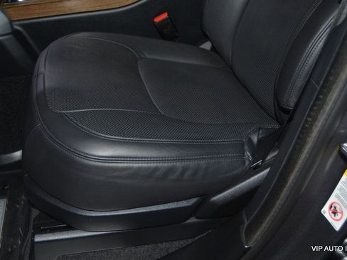 Used 2018 Land Rover Range Rover HSE image 15