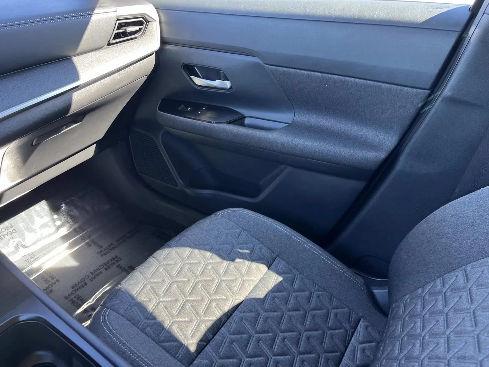 Used 2025 Nissan Kicks SV w/ Illumination Package FWD image 13