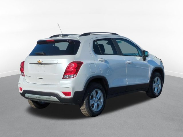 Used 2022 Chevrolet Trax LT w/ LT Convenience Package AWD/4WD image 3