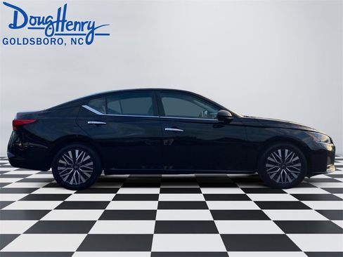 Used 2024 Nissan Altima 2.5 SV image 6