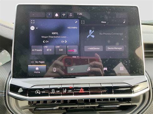 Used 2025 Jeep Compass Latitude w/ Altitude Special Edition image 14