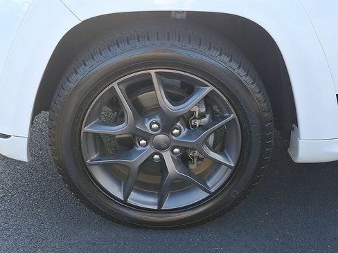 Used 2019 Jeep Grand Cherokee Limited X image 28