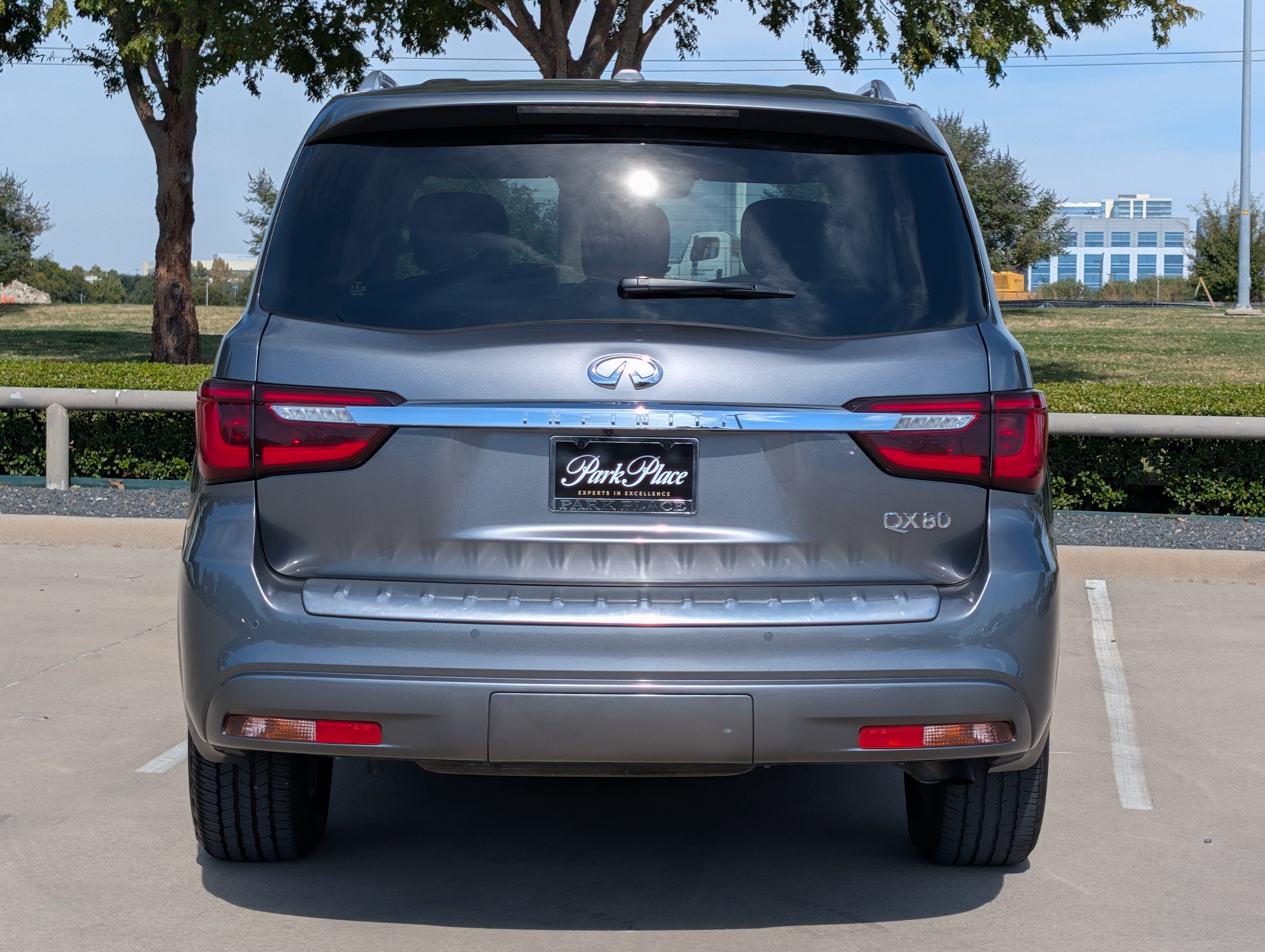 Used 2021 INFINITI QX80 Luxe w/ Cargo Package RWD image 4