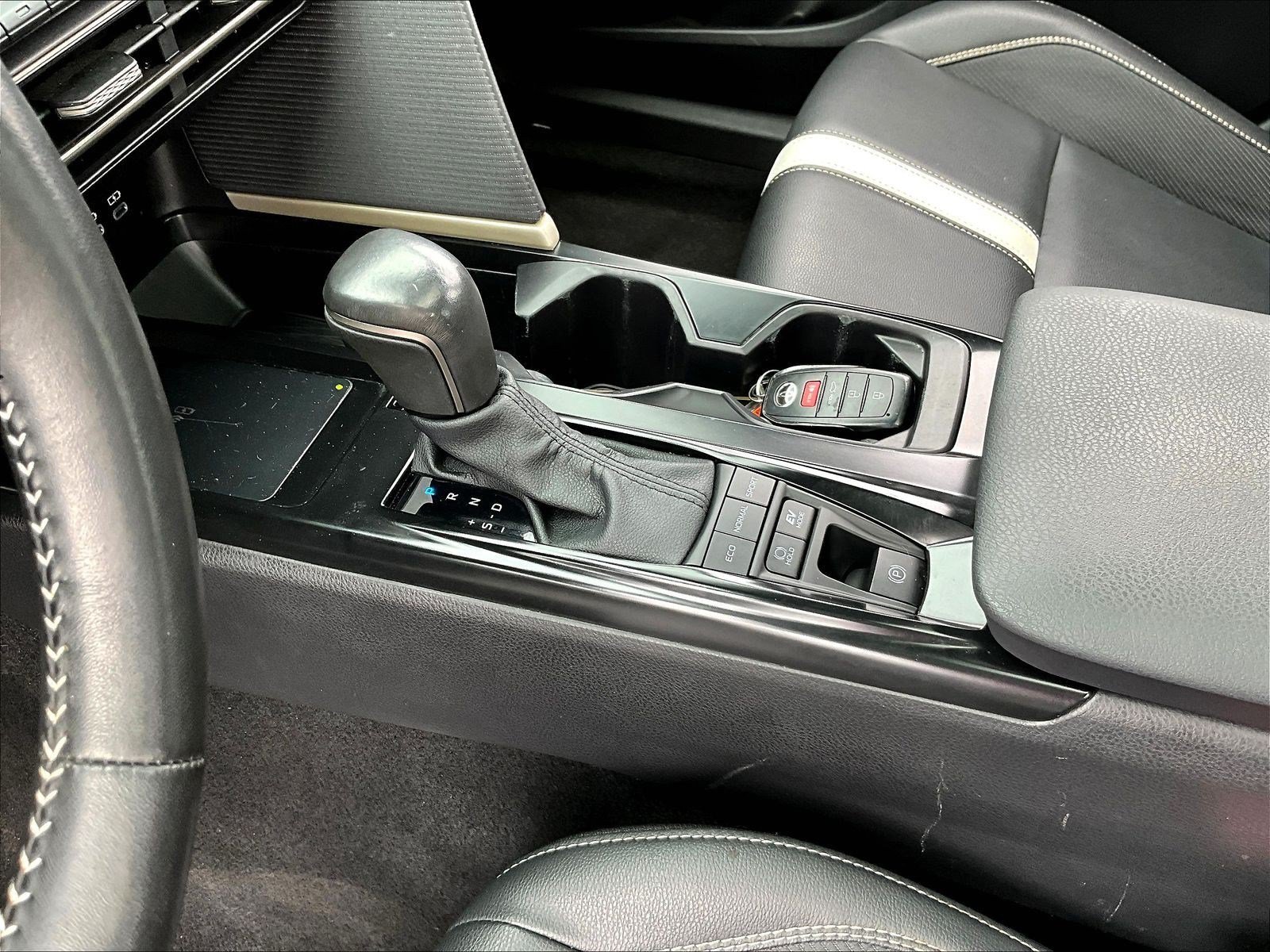 Used 2025 Toyota Camry SE w/ Multimedia Upgrade Package FWD image 18