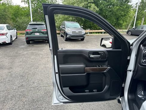 Used 2019 GMC Sierra 1500 SLE w/ SLE Value Package AWD/4WD image 24
