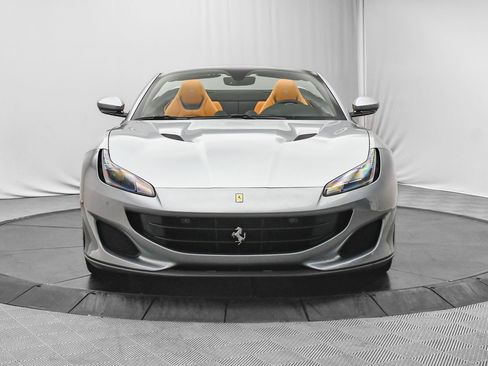 Used 2019 Ferrari Portofino image 3