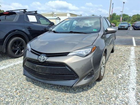 Used 2017 Toyota Corolla LE FWD image 3