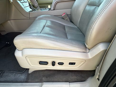 Used 2012 Lincoln Navigator 2WD image 31