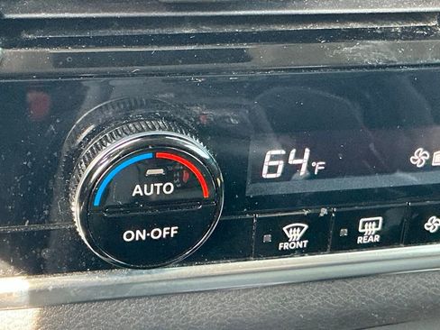 Used 2021 Nissan Rogue SV image 18