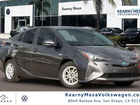 Used 2017 Toyota Prius Two image 1