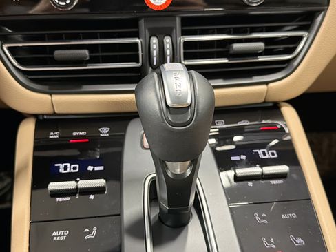 Certified 2026 Porsche Macan AWD/4WD image 27