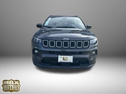 Used 2024 Jeep Compass Latitude image 12