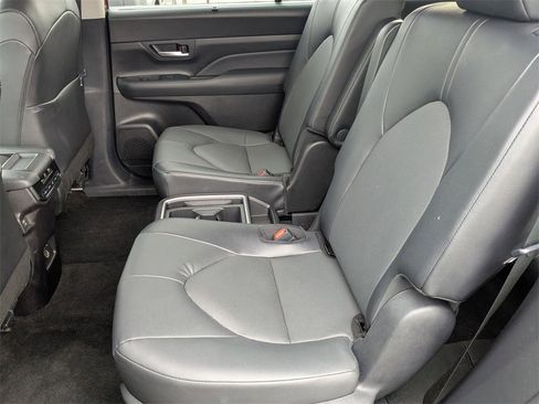 Used 2025 Toyota Grand Highlander AWD image 28